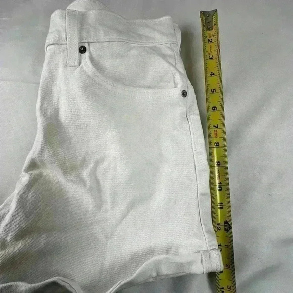NWOT - Levi Mid Length Women's Jean Shorts - Size 32 (Chalk White) - Picture 8 of 8
